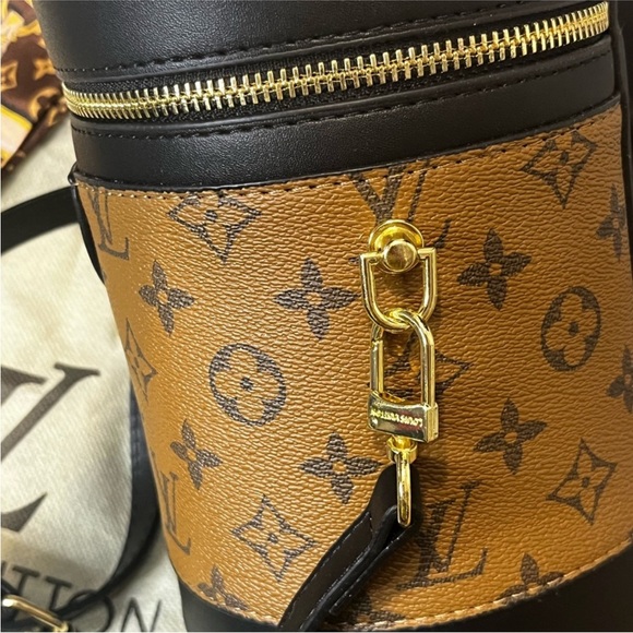LV Cannes cylinder bag and adjustable strap included.5.9 x 6.7 x 5.9 in. (LxHxW) - Picture 3 of 11